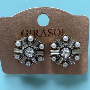 BEAUTIFUL PEARL STUDS